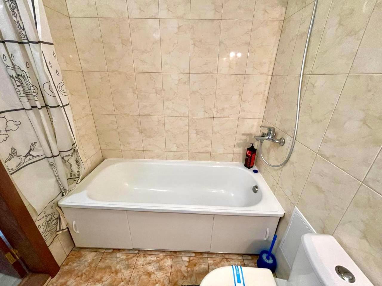 Apartpoltava: Spacious Center In New Building